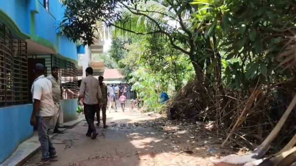 গাজীপুরে ব্যবসায়ীর বাড়িতে ডাকাতের বেশে ঢুকে গৃহবধূকে কুপিয়ে হত্যা