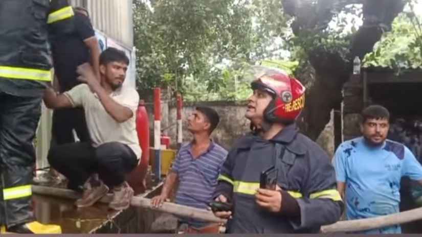 আশুলিয়ায় বিএটিবিসির কারখানায় আগুন, নিয়ন্ত্রণে কাজ করছে ৬ ইউনিট