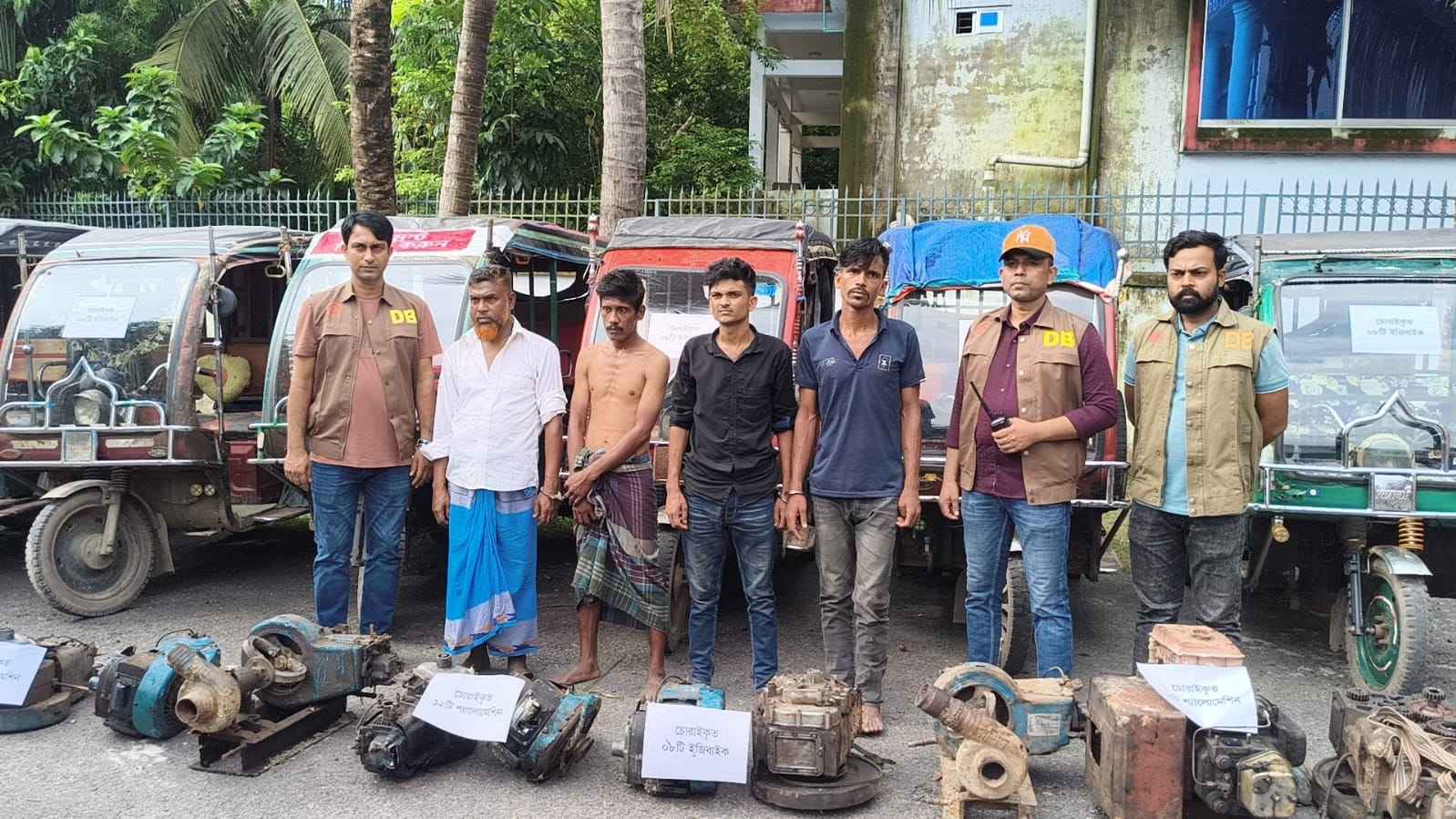 বাগেরহাটে ইজিবাইক চোর চক্রের চার সদস্য গ্রেফতার, ৮ ইজিবাইক উদ্ধার