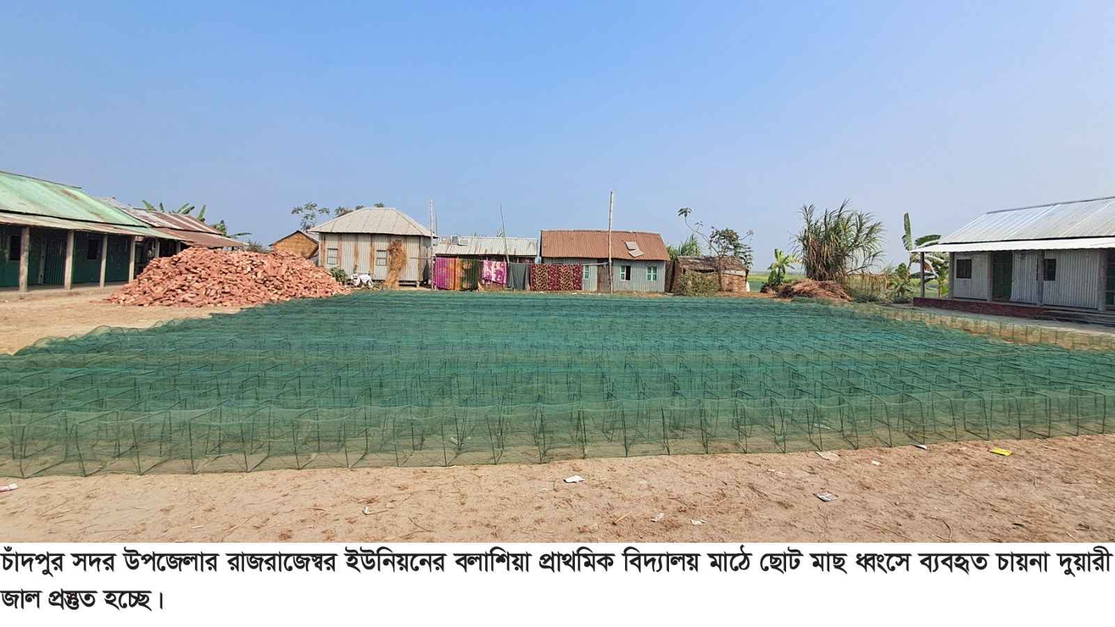রেণু-পোনা থেকে বড় মাছ, রেহাই নেই দুই জালে