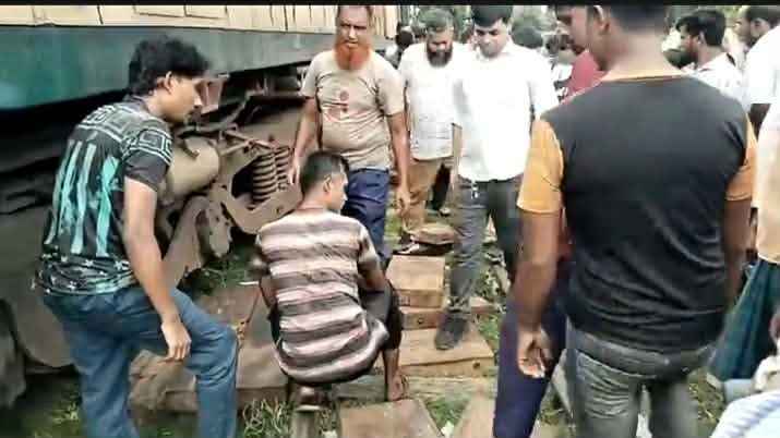 বগি লাইনচ্যুত, রংপুর-লালমনিরহাট রুটে ট্রেন চলাচল বন্ধ