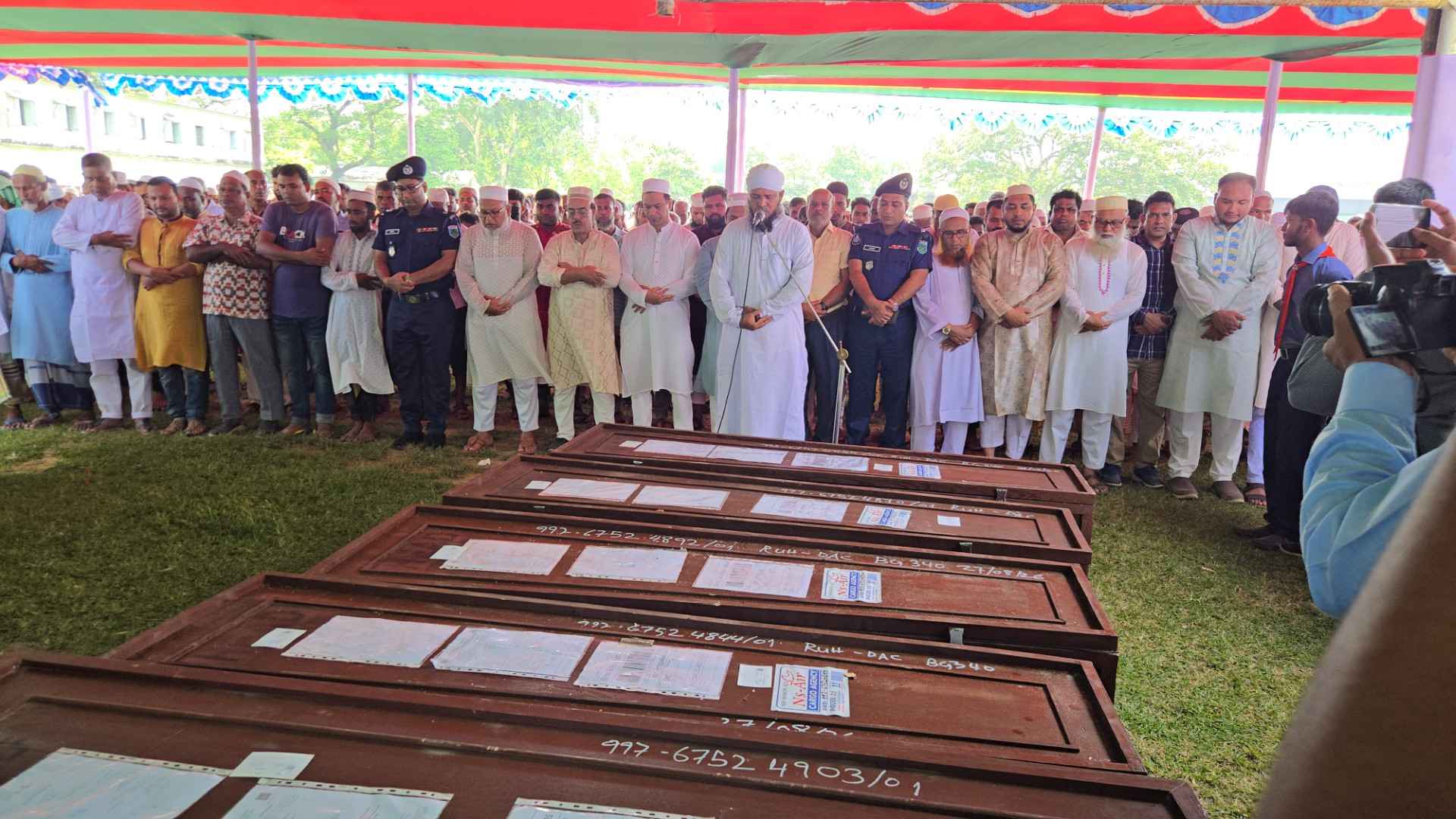 সৌদি আরবে আগুনে নিহত নওগাঁর ৭ জনের একসঙ্গে জানাজা