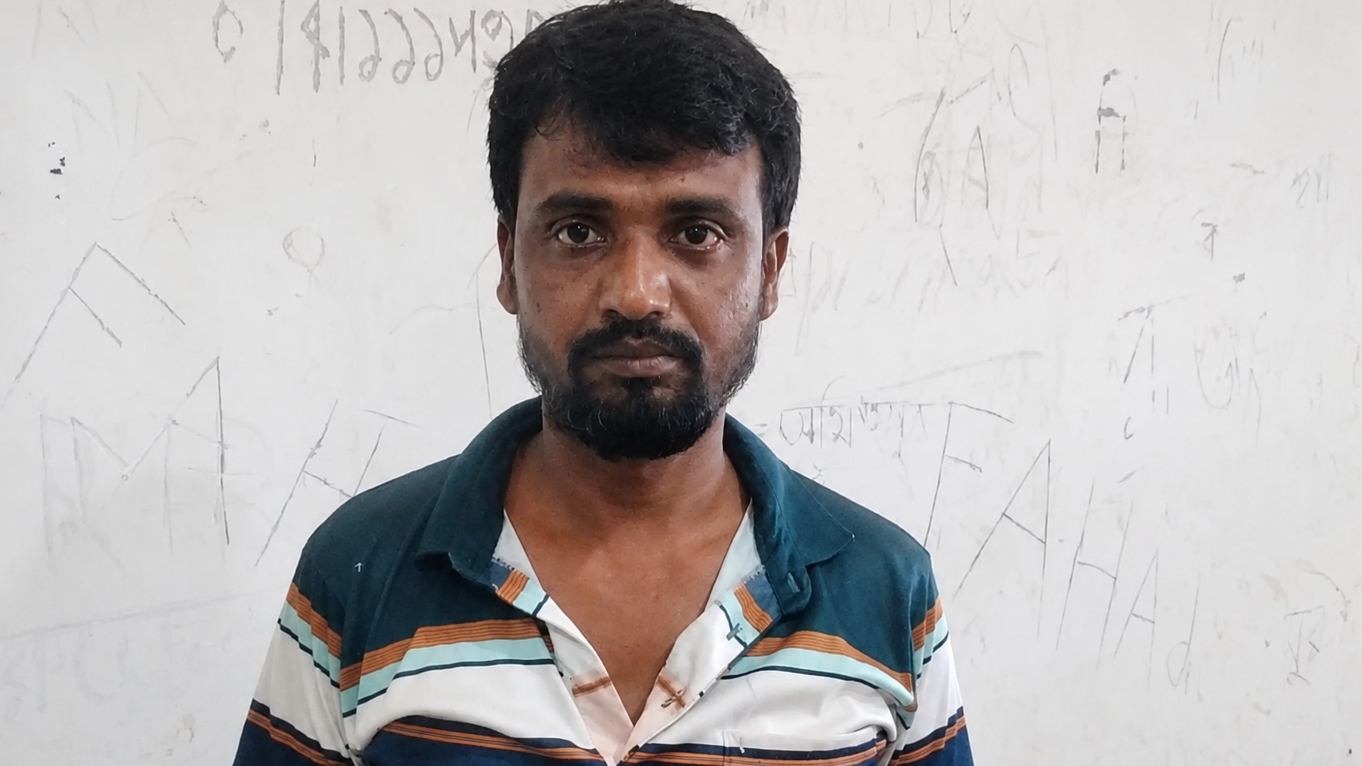 দোকানের ক্যাশবাক্সে ইয়াবা, মালিক আটক