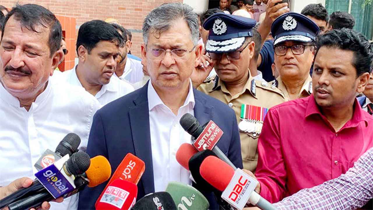 ‘বোমা আতঙ্ক নিয়ে উদ্বেগের কিছু নেই, আইনশৃঙ্খলা বাহিনী সতর্ক আছে’