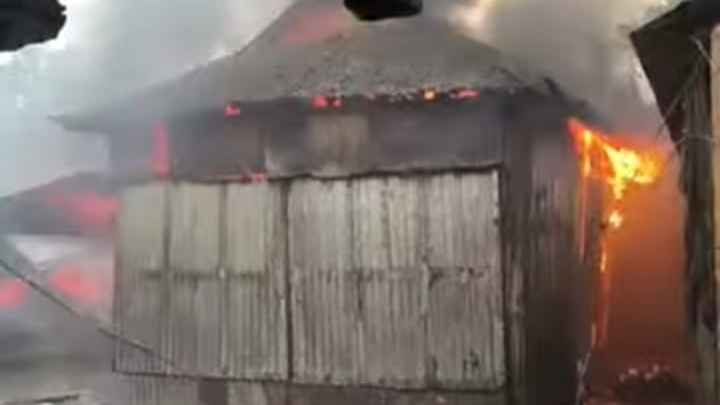 মোহনগঞ্জে আগুনে পুড়ে দুই দোকান, ক্ষতি ১২ লাখ টাকার দাবি