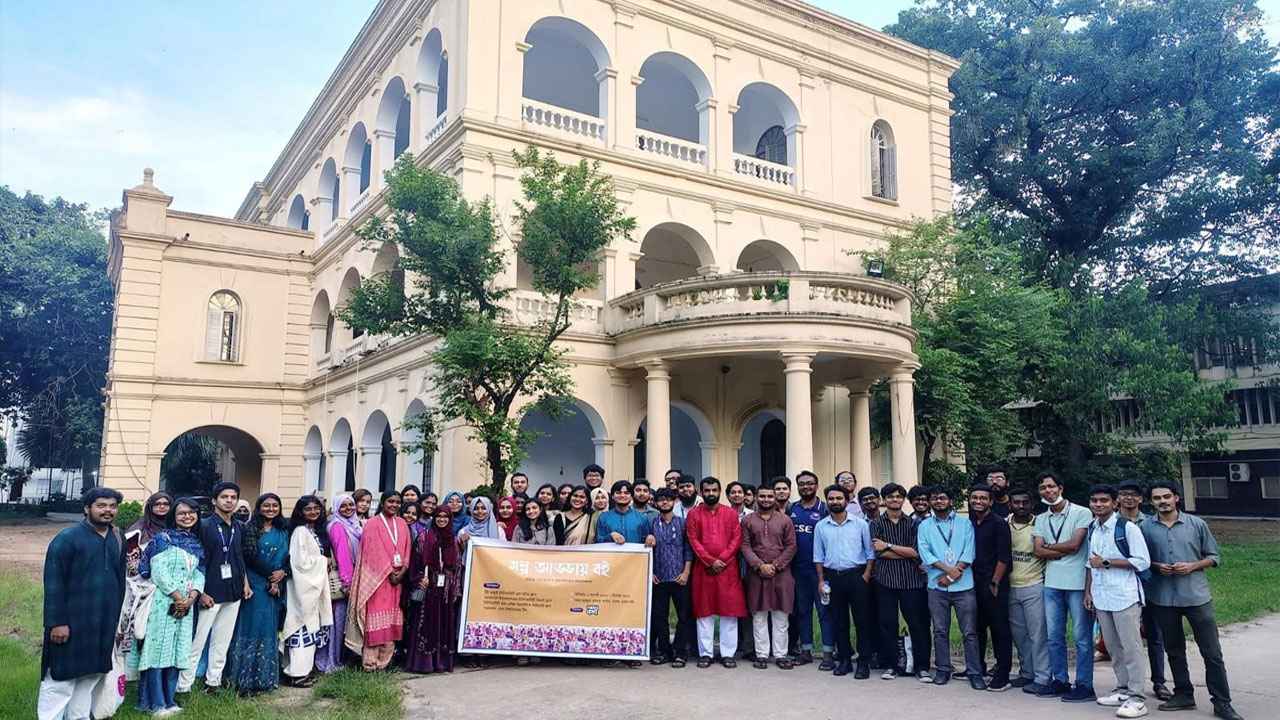 বিশ্ববিদ্যালয়ের শিক্ষার্থীদের নিয়ে বাংলা একাডেমিতে সাহিত্য আড্ডা