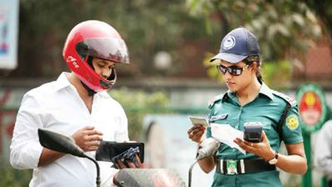 ট্রাফিক আইনে একদিনে ডিএমপির ১৮৪১ মামলা, মোটরসাইকেলে ৬৬৮