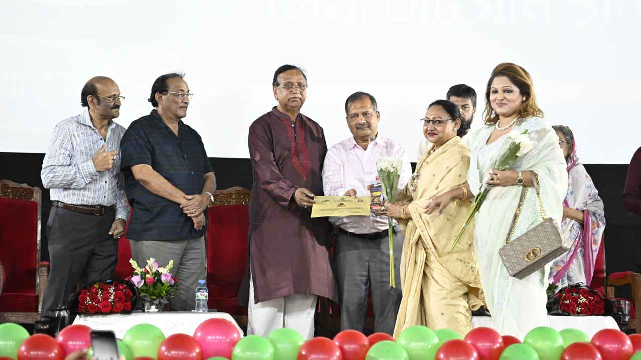 হৃদয়ে ঢাকা-৪১৬: মধুমিতা হলে শুরু সপ্তাহব্যাপী চলচ্চিত্র উৎসব