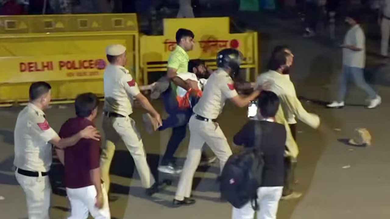 ভারতে কোটাবিরোধী আন্দোলনে বহু বিক্ষোভকারী রাতের আঁধারে আটক
