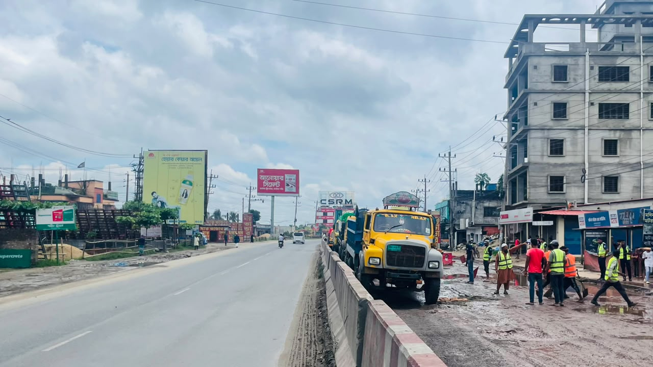 Dhaka_Chittagong_Highway_in_Comilla_2
