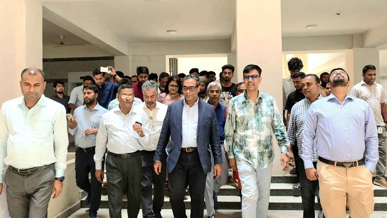 ভবন অব্যবহৃত থাকায় ক্ষোভ স্বাস্থ্য প্রতিমন্ত্রীর, দ্রুত চালুর নির্দেশ