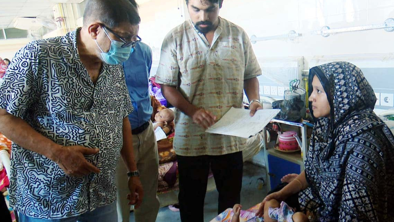 Health_Minister_Sardar_Sakhawat_Hossain_at_Habiganj_Hospital_1