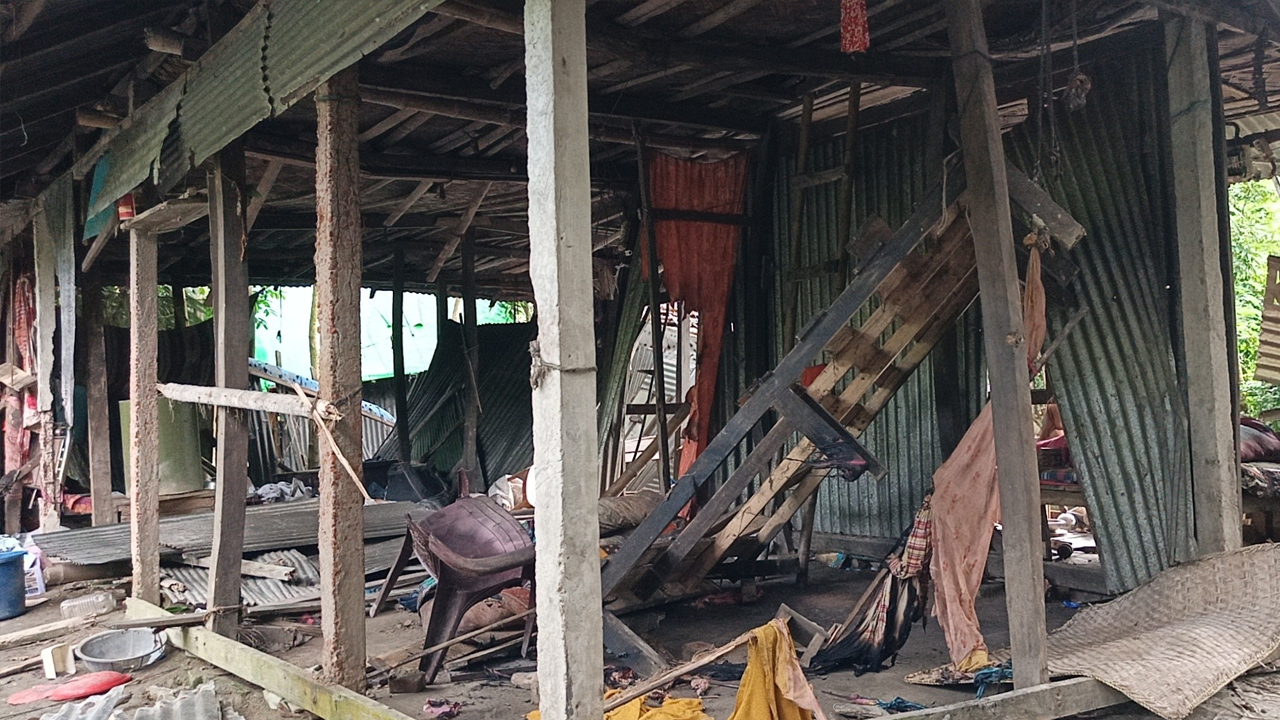 Home_vandalized_in_Lakshmipur_on_drug_trafficking_charges_2