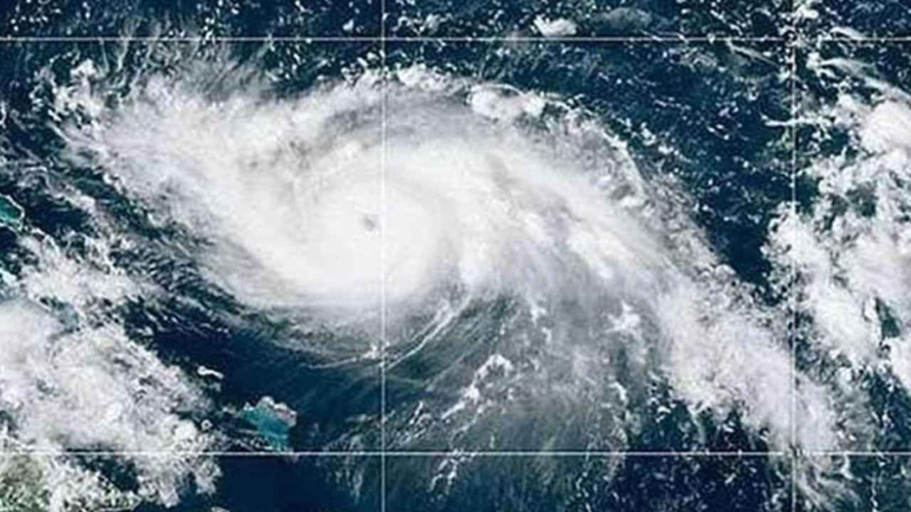 সাগরে লঘুচাপ, সারাদেশে বজ্রসহ ভারী বৃষ্টির শঙ্কা