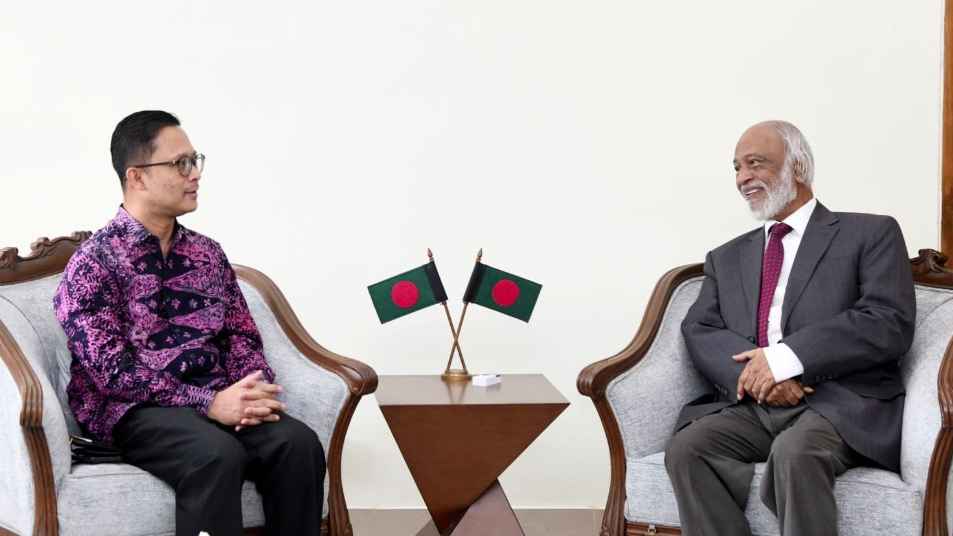 ‘বাংলাদেশ-মালয়েশিয়া সম্পর্ক আরও উচ্চতায় নিতে চায় সরকার’