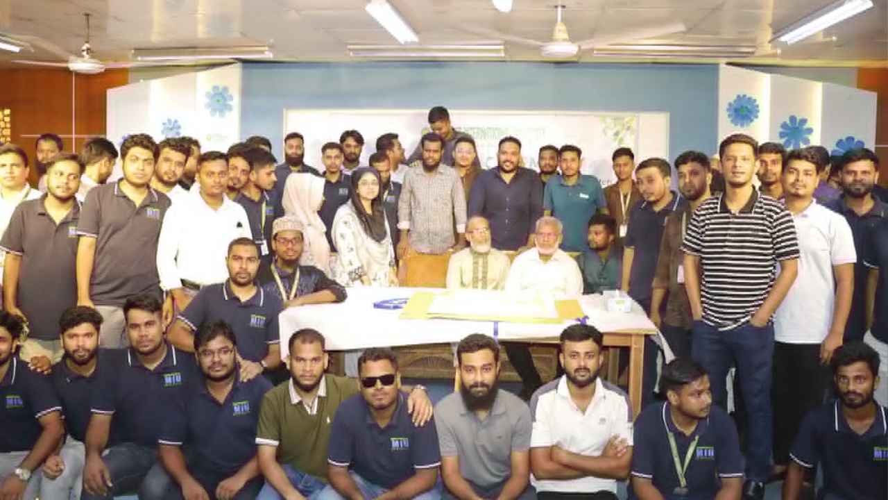 মানারাতে তিন সান্ধ্যকালীন প্রোগ্রামের শিক্ষার্থীদের বিদায় সংবর্ধনা