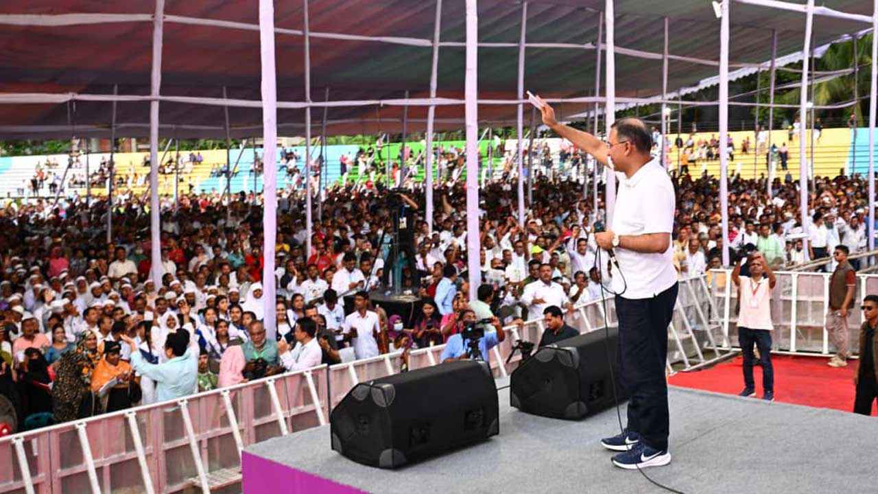 বিভ্রান্তকারীদের চোখে চোখে রাখুন, সমুচিত জবাব দিন: প্রধানমন্ত্রী