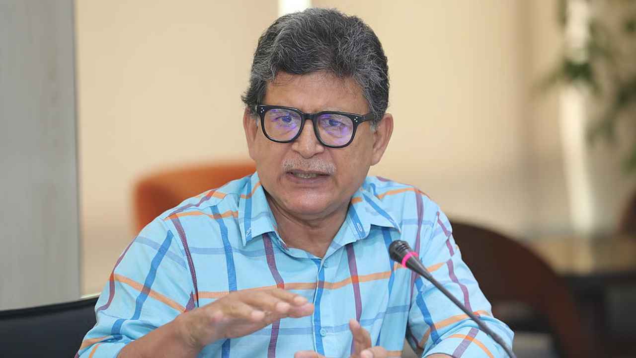 পরিবর্তন শুধু ‘এলিট পরিসরে’ সীমাবদ্ধ রাখা যাবে না: হোসেন জিল্লুর