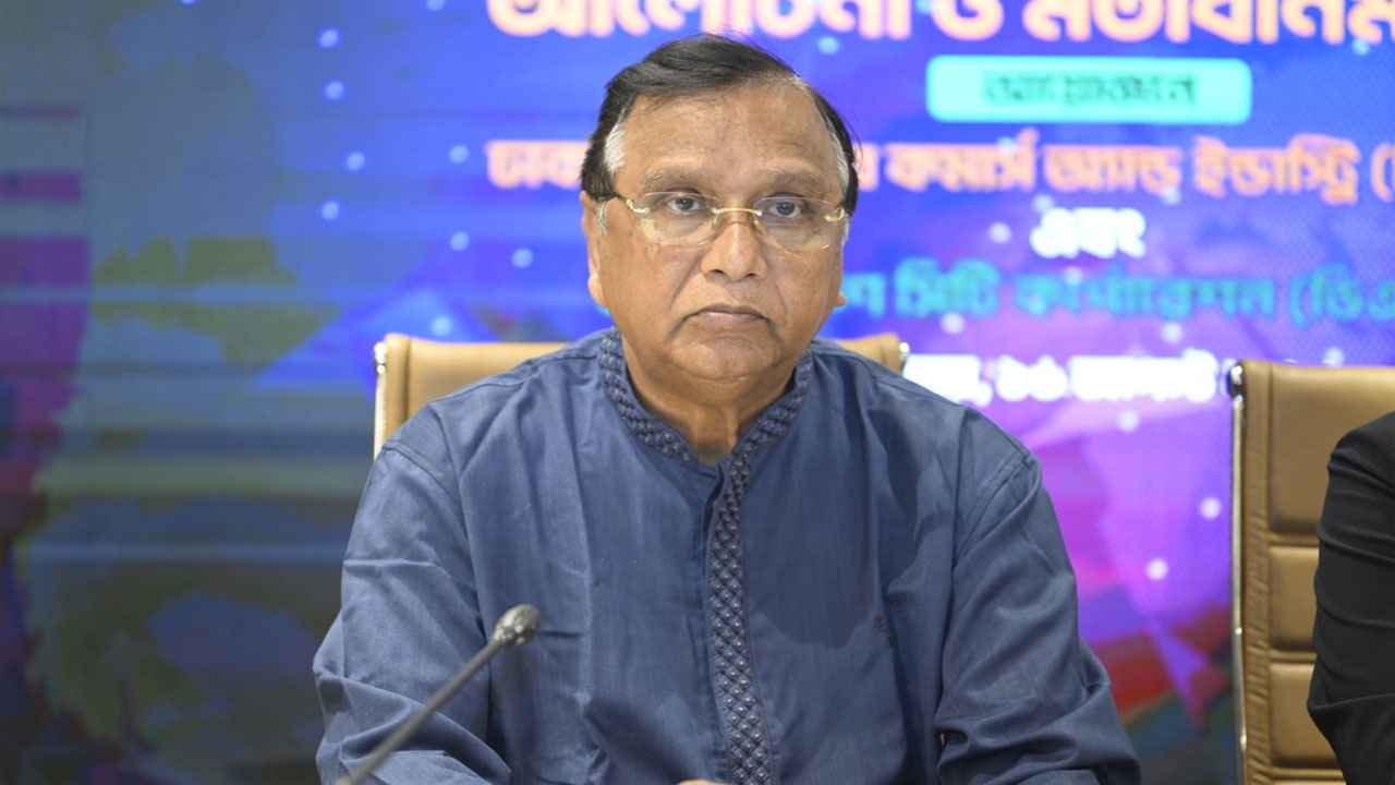 মূল সড়কে কোনো হকারকে বসতে দেওয়া হবে না: ডিএসসিসি প্রশাসক