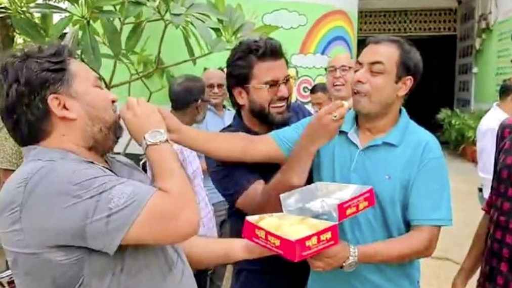 মির্জা ফখরুলকে রাষ্ট্রপতি পদে মনোনয়ন, ঠাকুরগাঁওয়ে আনন্দ ও মিষ্টি বিতরণ