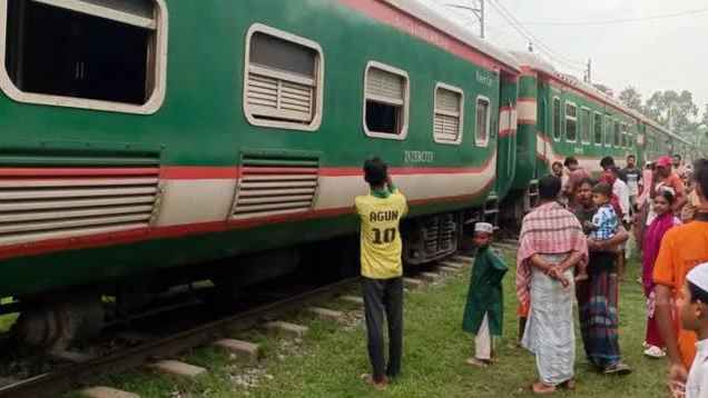 ট্রেনের চার বগি লাইনচ্যুত, ঢাকা-ময়মনসিংহ রুটে ট্রেন চলাচল বন্ধ