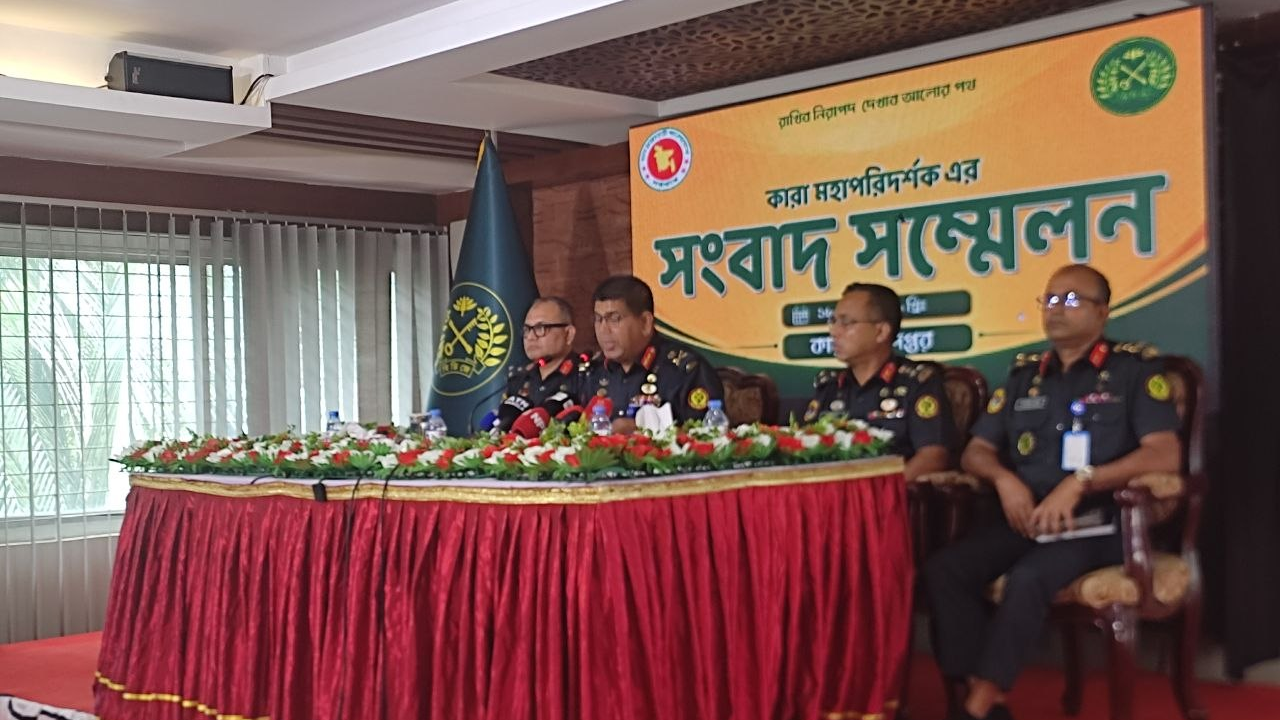 ‘কারাগারে আয়ের অর্থ পরিবারের কাছে পাঠাতে পারবেন বন্দীরা’