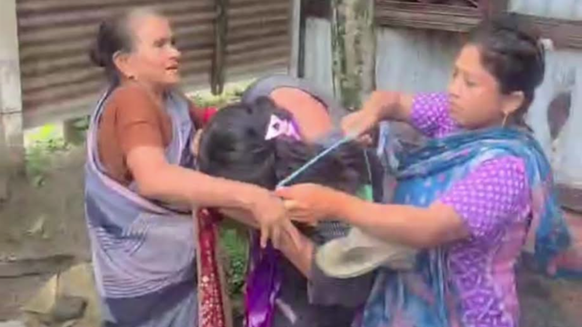 কুপ্রস্তাবে রাজি না হওয়ায় তরুণীকে চুরির অপবাদ, গাছে বেঁধে নির্যাতন