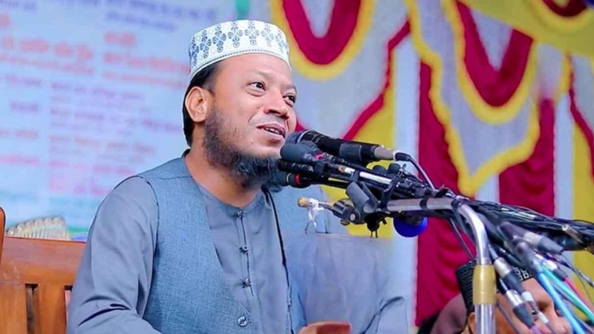 একদিকে সমালোচনা, অন্যদিকে প্রশংসায় ভাসছেন আমির হামজা