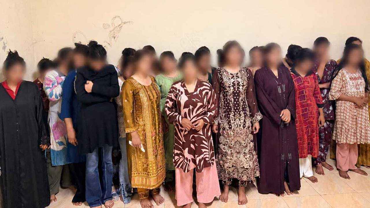 গুলশানে স্পা সেন্টারের আড়ালে অসামাজিক কর্মকাণ্ড, নারীসহ গ্রেফতার ৫৪