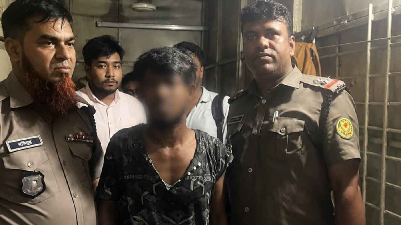 ধাওয়া দিয়ে ছিনতাইকারীকে ধরল জনতা