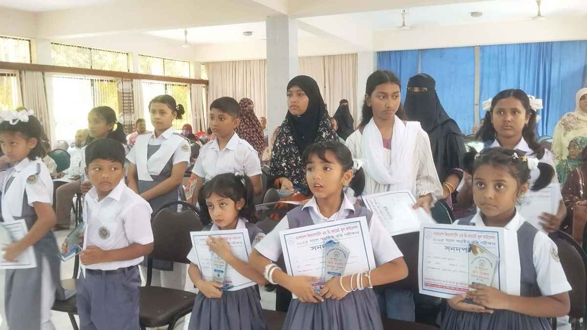 বৃত্তি পেলেন বাকৃবি চত্বরে অবস্থিত দুই স্কুলের ২২ শিক্ষার্থী