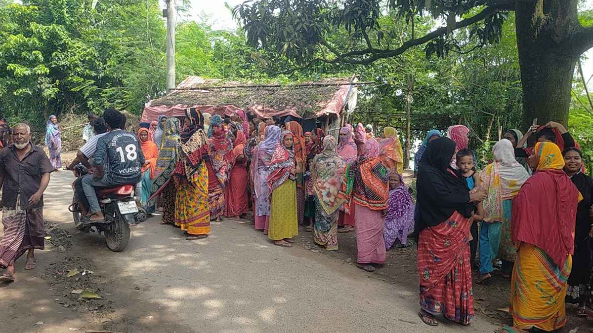 চাঁপাইনবাবগঞ্জে সিলিং ফ্যানের সঙ্গে ফাঁস দিয়ে গৃহবধূর আত্মহত্যা