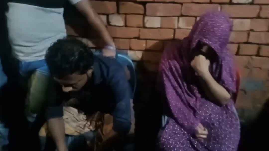 দেবহাটায় গৃহবধূর বাড়ি থেকে জামায়াতকর্মী আটক