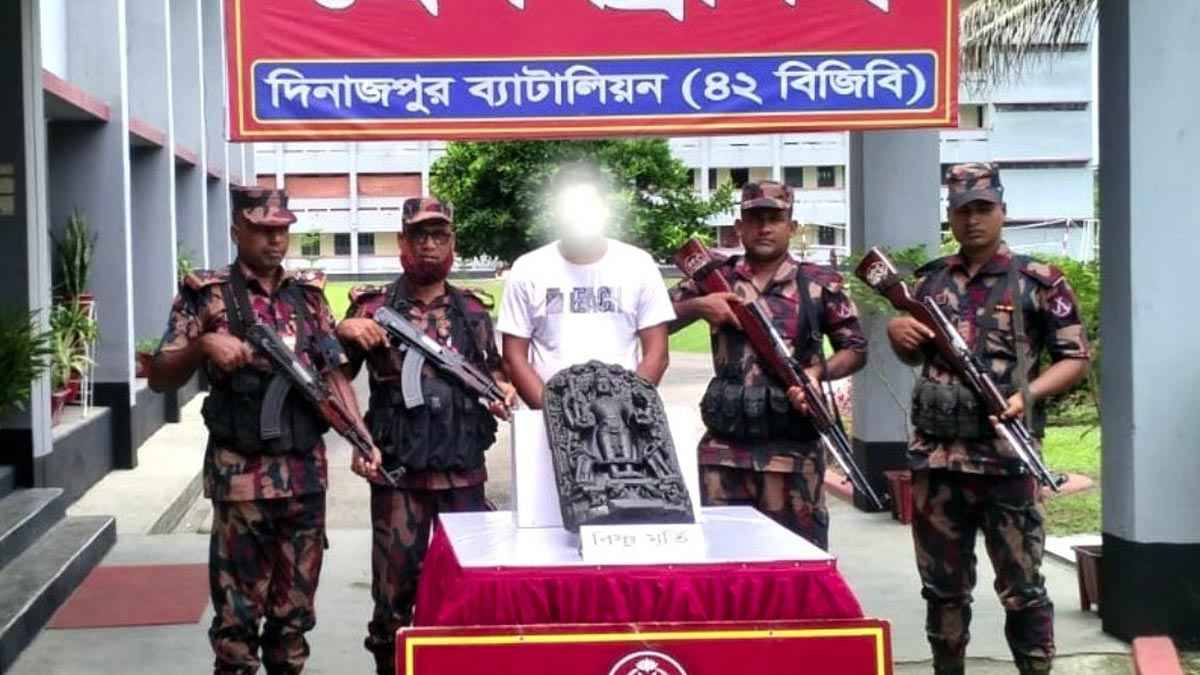 দিনাজপুরে ৩২ কেজির কষ্টিপাথরের বিষ্ণুমূর্তি উদ্ধার, আটক ১