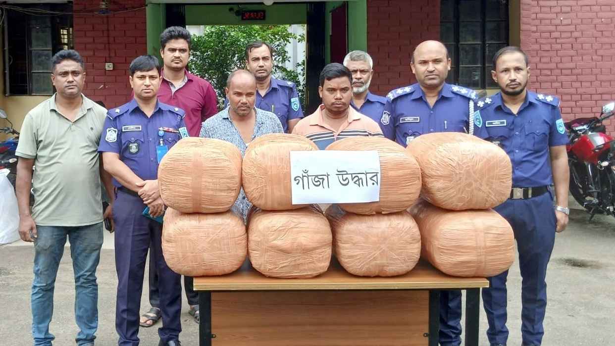 কাহারোলে ৮৮ কেজি গাঁজাসহ দুই মাদক কারবারি গ্রেফতার
