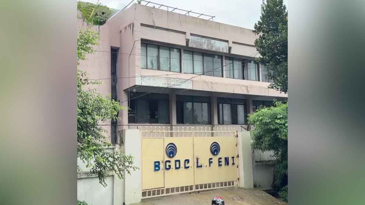 ফেনীতে ফের তীব্র গ্যাস সংকট: অচল ফিলিং স্টেশন, বাসাবাড়িতে ভোগান্তি