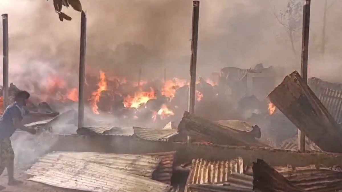 গাজীপুরে ঝুটের গুদামে আগুন