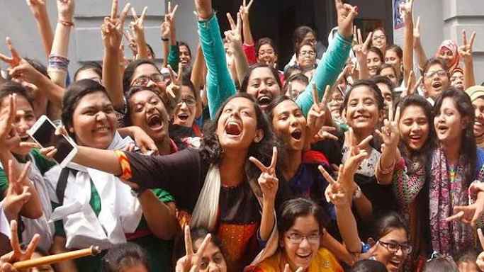 কুমিল্লা বোর্ডে পাসের হারে তলানিতে নোয়াখালী, এগিয়ে মেয়েরা