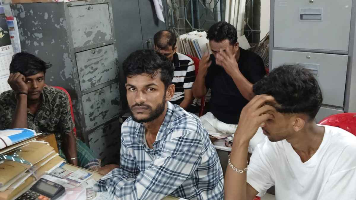 রাজাপুরে মাদক সেবনের অভিযোগে ৫ জনের তিন মাসের কারাদণ্ড