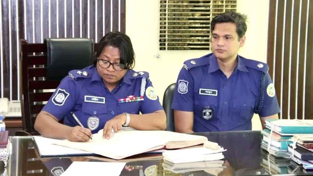 ঝালকাঠির নতুন পুলিশ সুপার মেরিন সুলতানার যোগদান