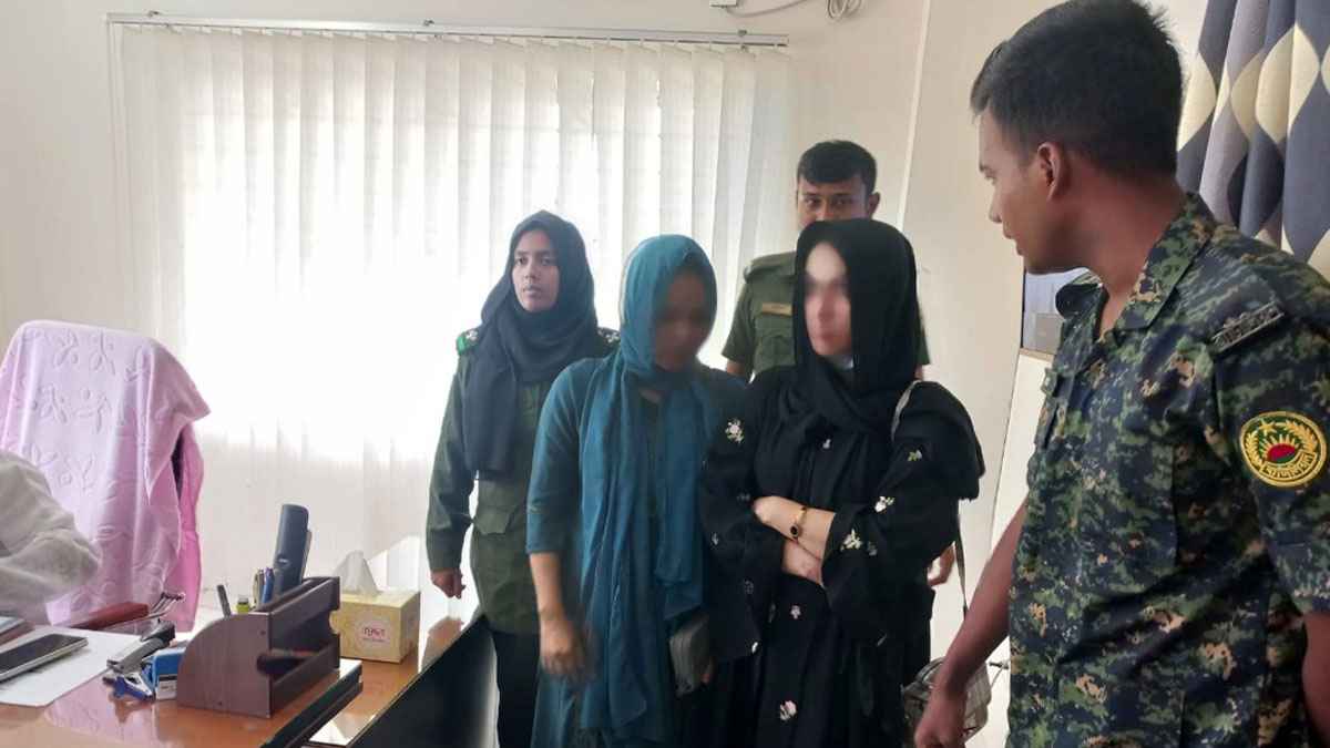 ঝালকাঠিতে পাসপোর্ট অফিসে ২ নারী আটক