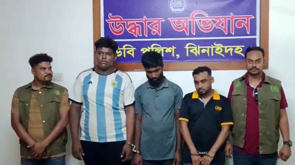 ঝিনাইদহে অস্ত্রসহ ৩ যুবক আটক