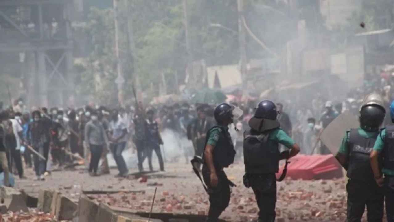 মঙ্গলবার (১১ আগস্ট) আন্তর্জাতিক অপরাধ ট্রাইব্যুনাল-২-এর চেয়ারম্যান বিচারপতি নজরুল ইসলাম চৌধুরীর নেতৃত্বাধীন তিন সদস্যের বিচারিক প্যানেলে এসব তথ্য তুলে ধরা হয়।