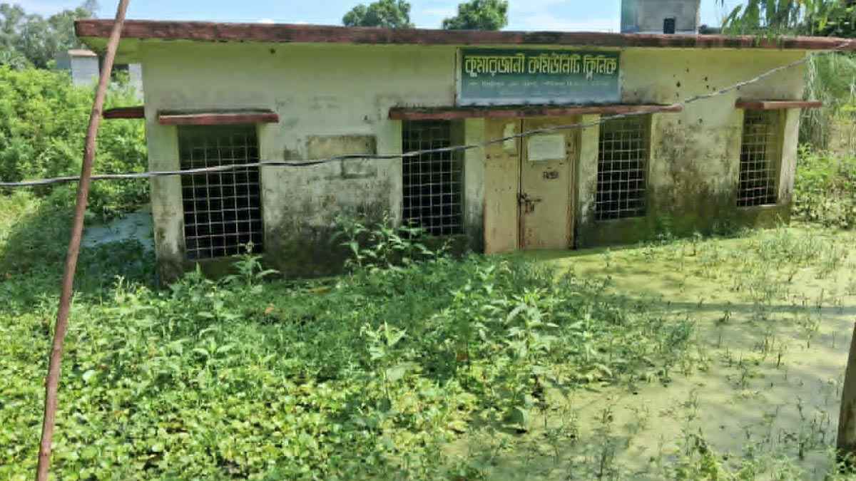 মির্জাপুরে পানির নিচে কমিউনিটি ক্লিনিক, ব্যাহত স্বাস্থ্যসেবা
