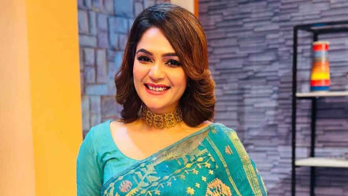 গাড়ির দজায় মারলে জীবিত থাকতাম না, সড়ক দুর্ঘটনার শিকার মৌসুমী মৌ