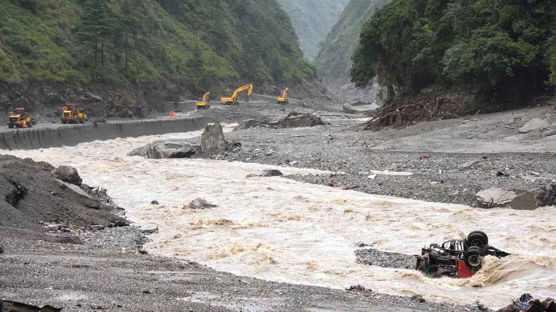 ভারতে ভেসে গেল ৭ নেপালির মরদেহ