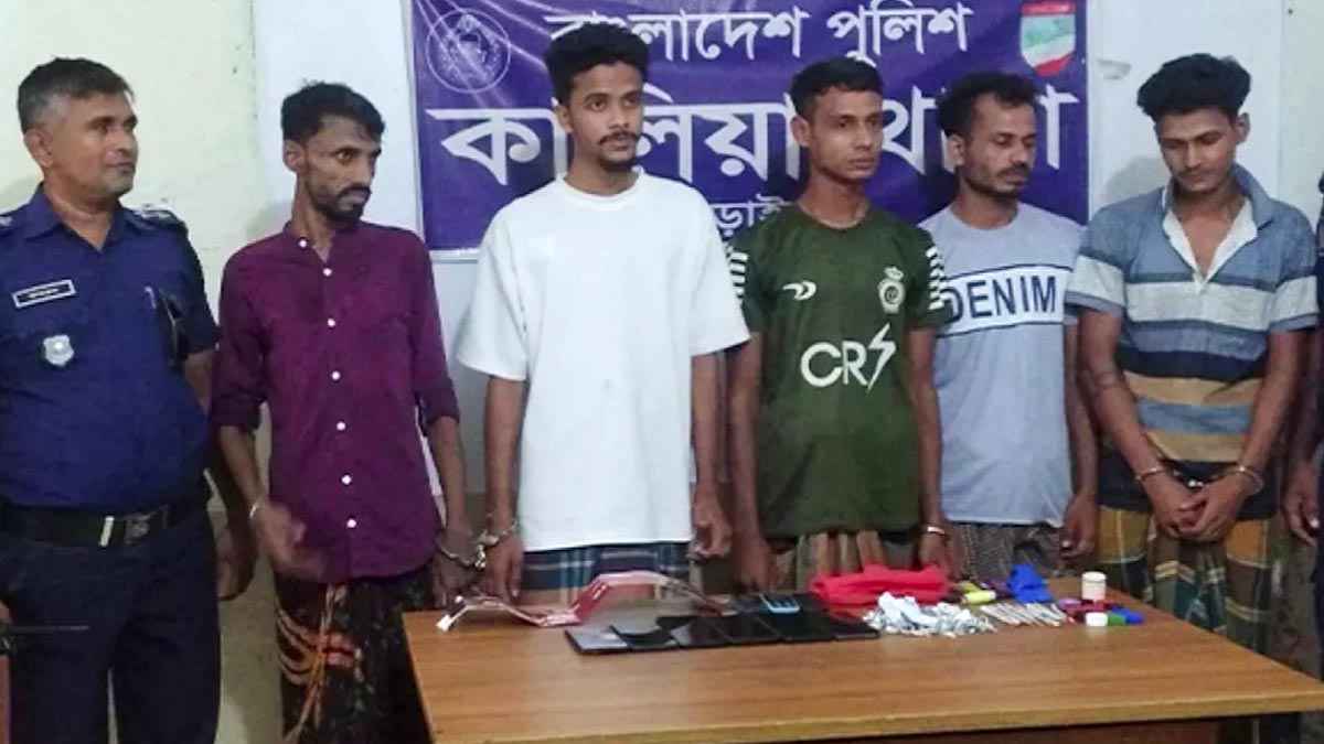 চাঁদপুরের ইলিশ বিক্রির নামে প্রতারণা, নড়াইলে ৫ যুবক গ্রেফতার