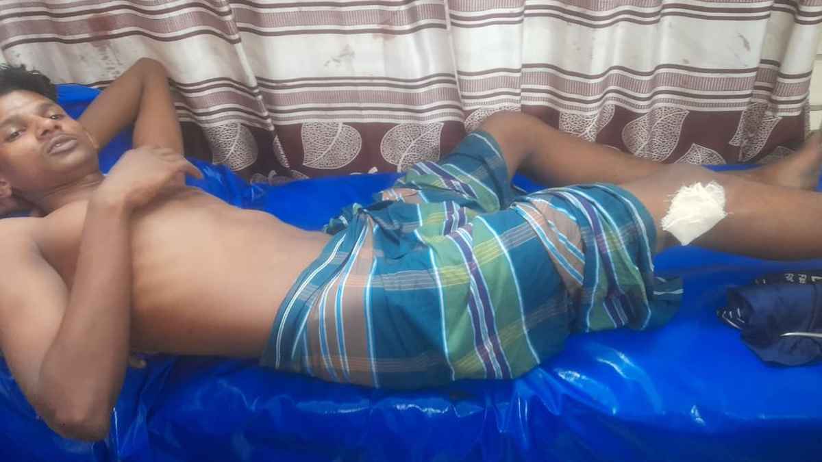 নোয়াখালীতে অটোরিকশা চালককে ধরে নিয়ে গুলি