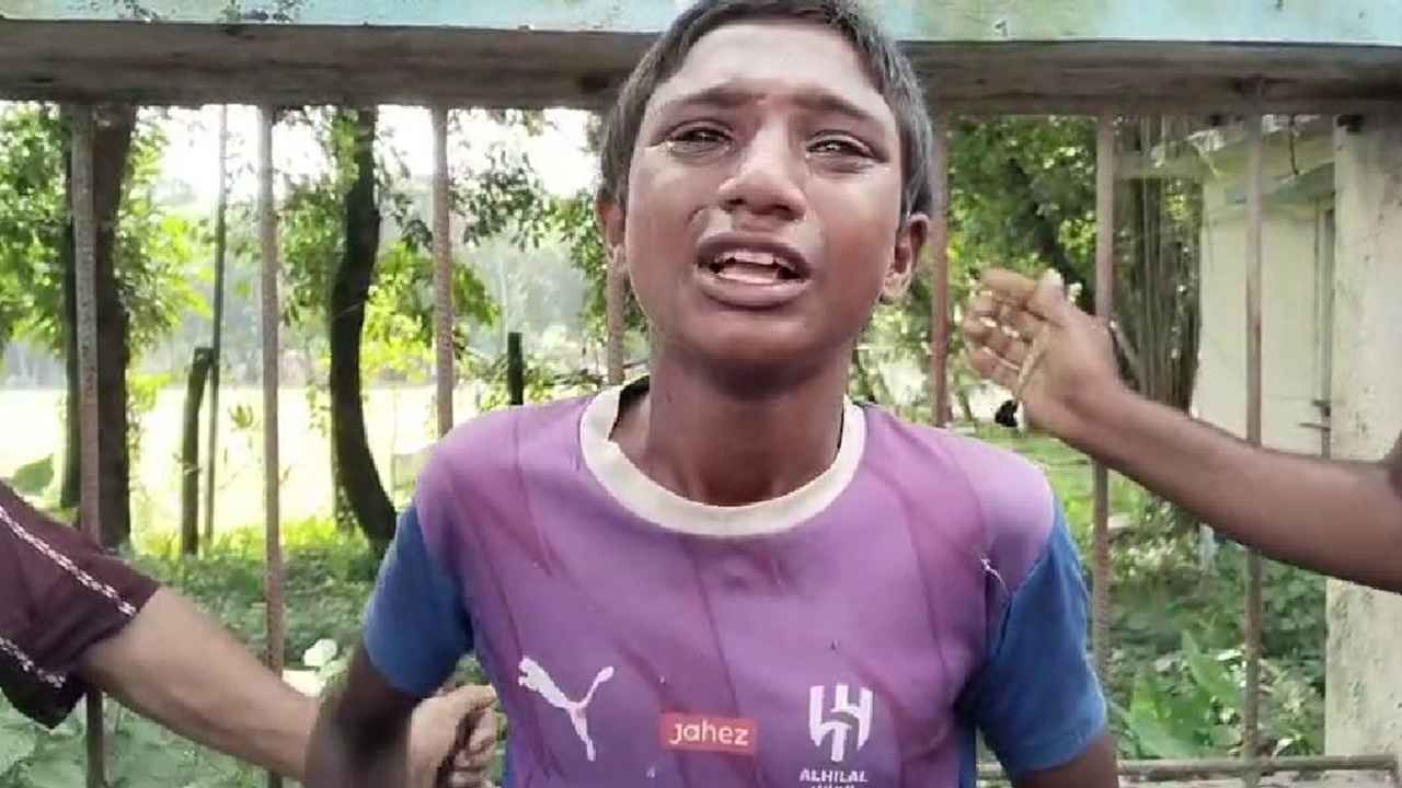 পান আনতে পাঠিয়ে কিশোরের ভ্যান ছিনিয়ে নিল দুর্বৃত্তরা