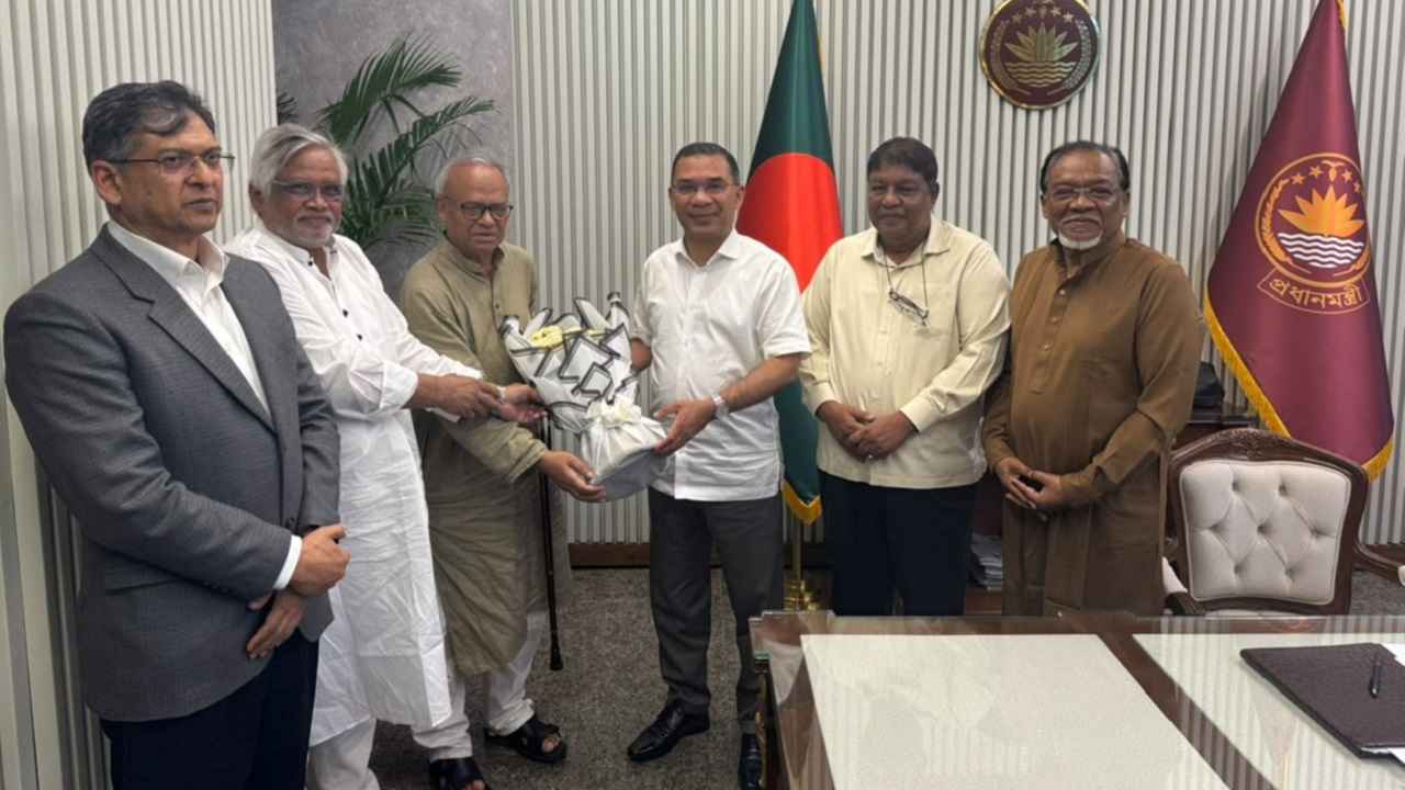 প্রধানমন্ত্রীর সঙ্গে স্থায়ী কমিটির নতুন চার সদস্যের সাক্ষাৎ